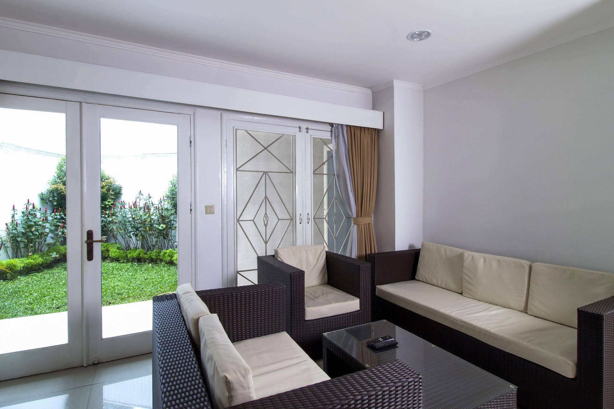 Reddoorz Plus @ Tendean Jakarta Exteriér fotografie