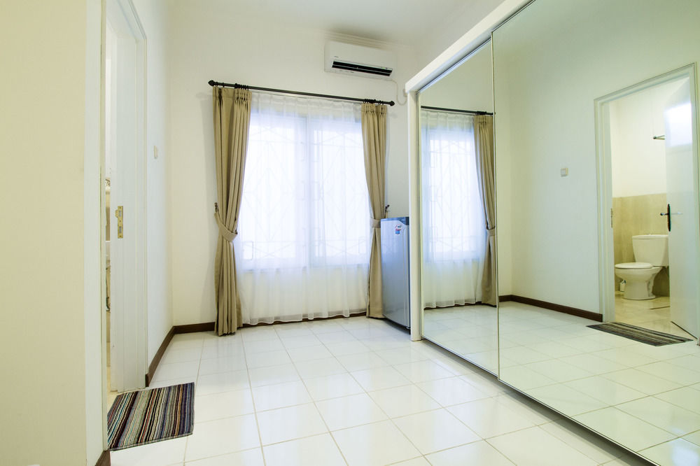 Reddoorz Plus @ Tendean Jakarta Exteriér fotografie