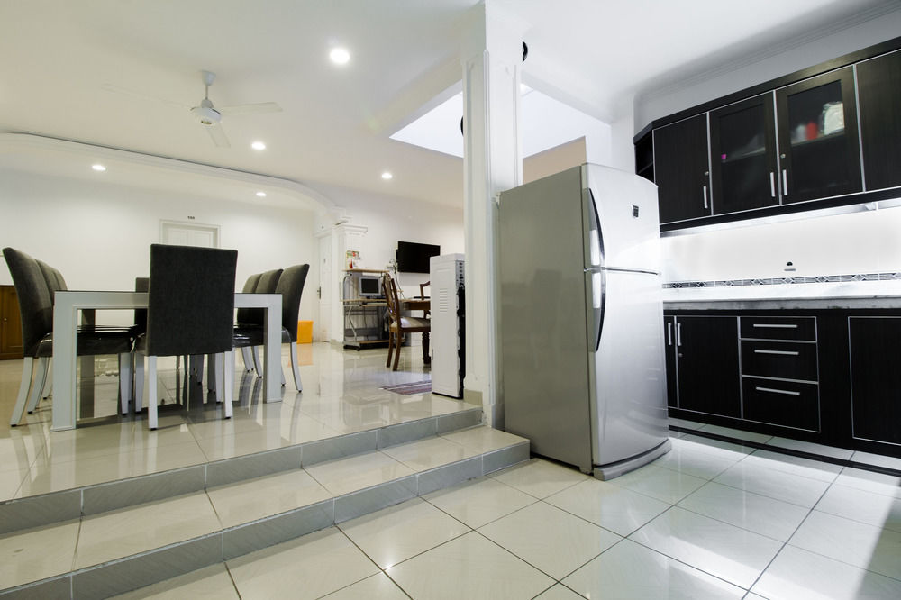 Reddoorz Plus @ Tendean Jakarta Exteriér fotografie