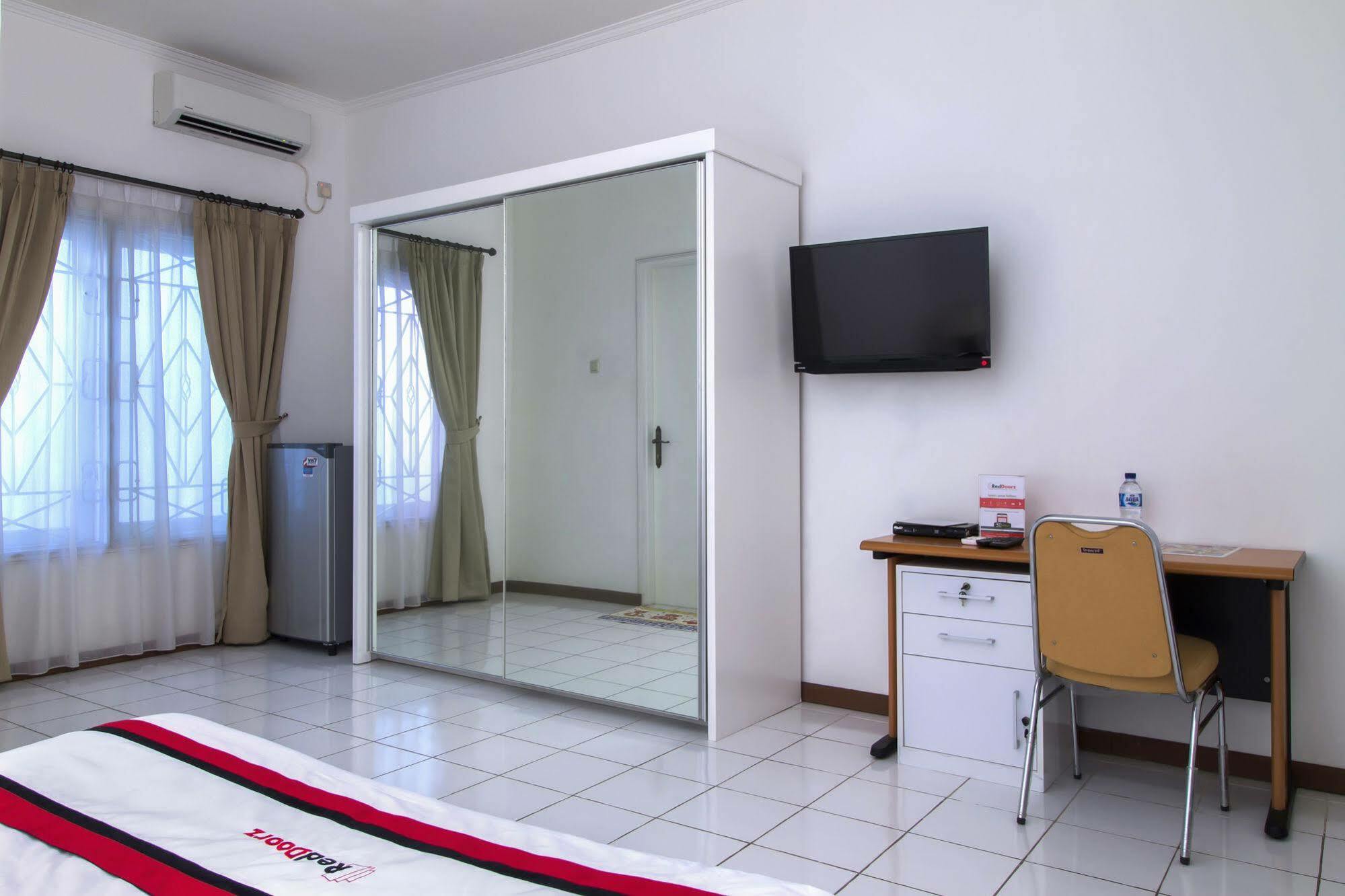 Reddoorz Plus @ Tendean Jakarta Exteriér fotografie