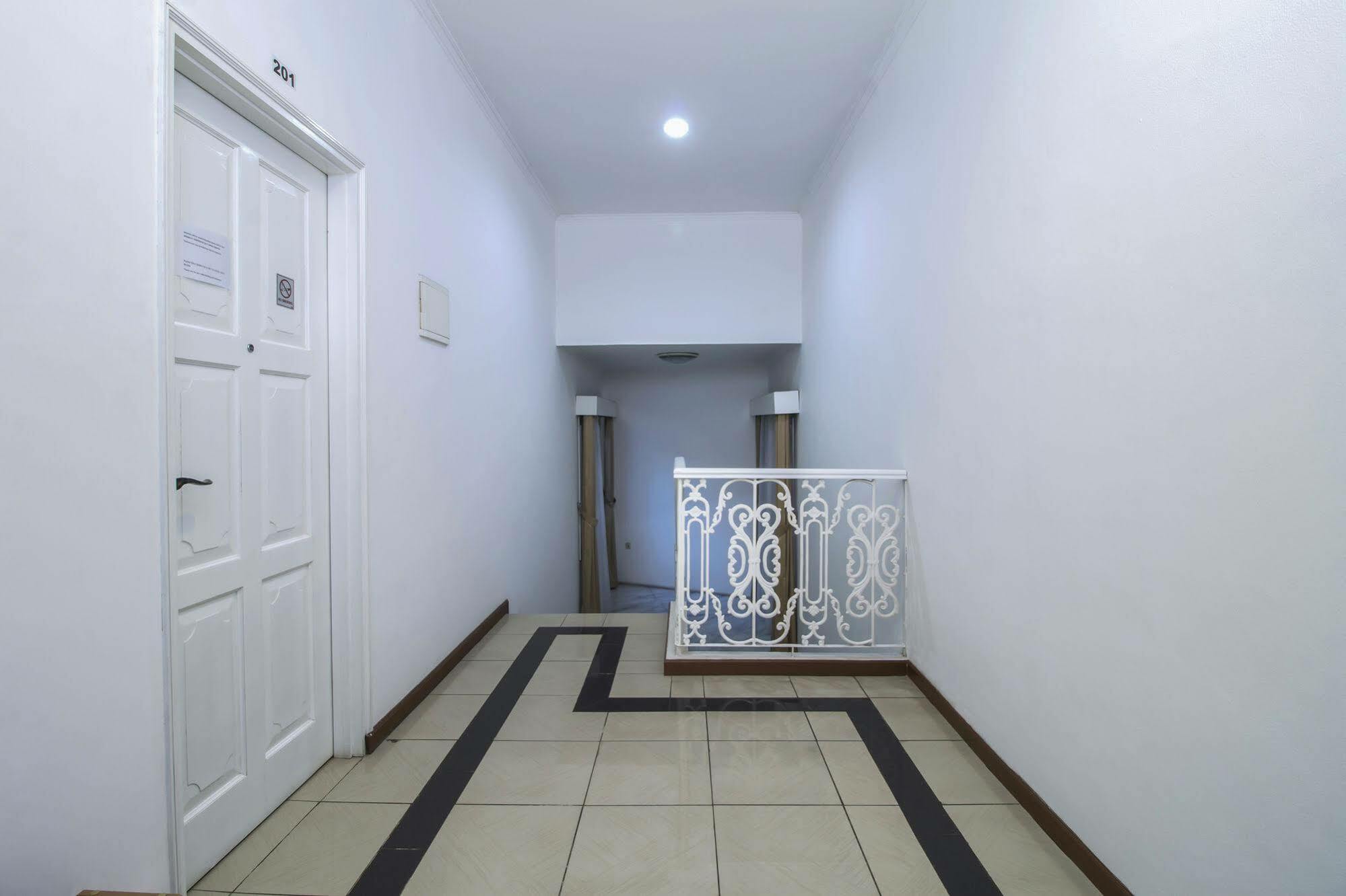 Reddoorz Plus @ Tendean Jakarta Exteriér fotografie