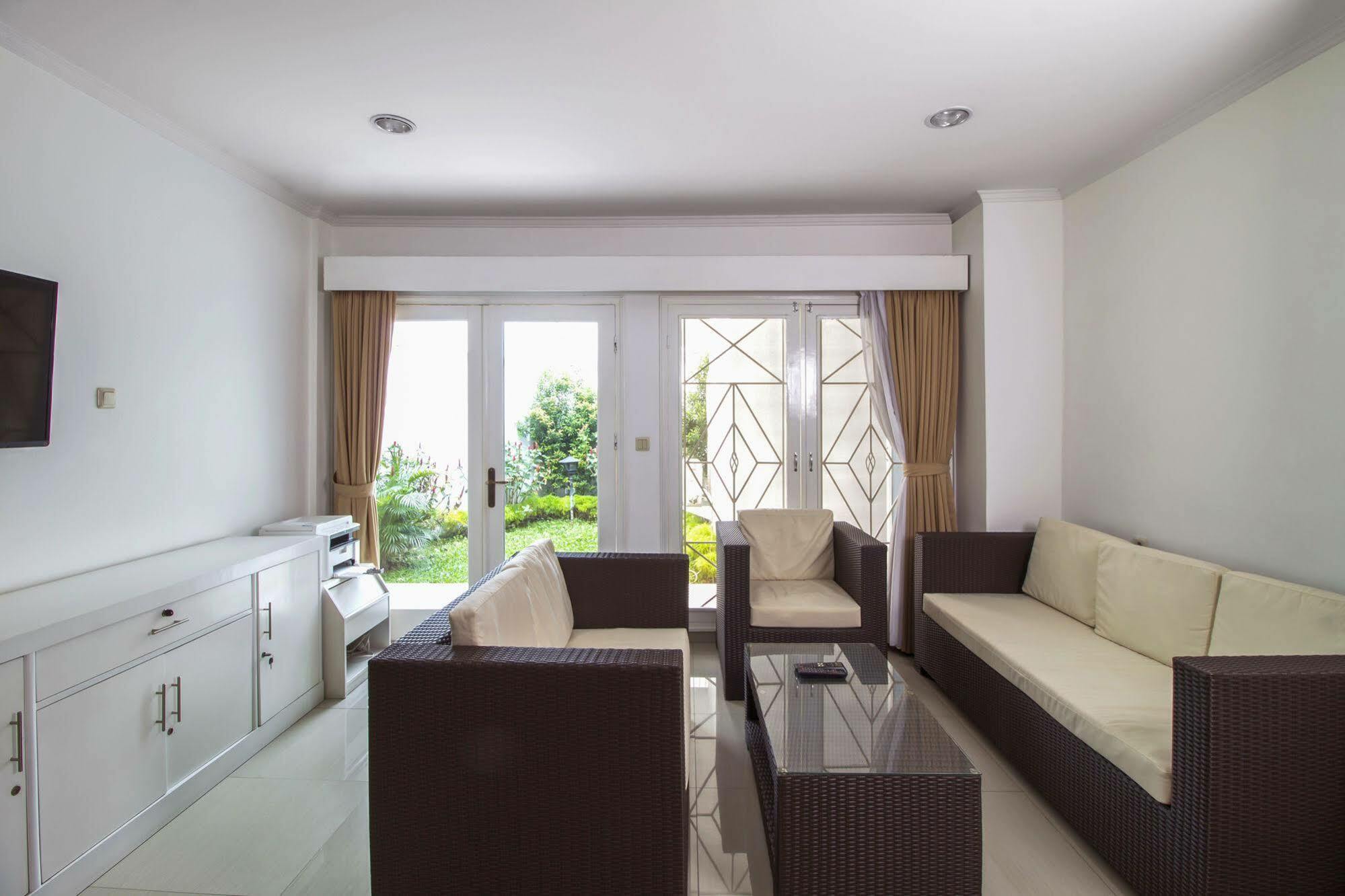 Reddoorz Plus @ Tendean Jakarta Exteriér fotografie
